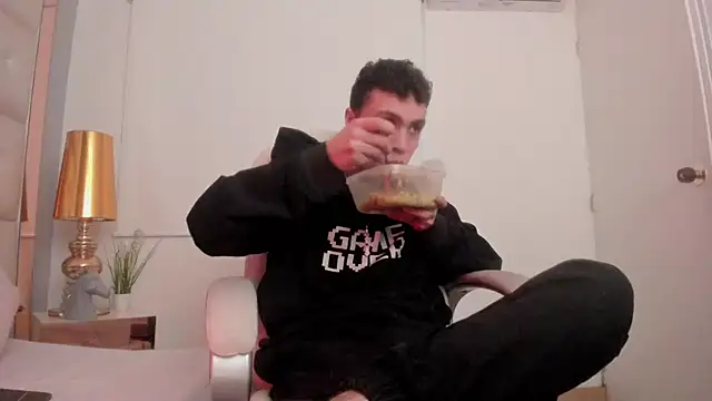 Snapshot of dark_sun302 chatting on November 11, 2025, 9:31 pm dark sun302 online show from November 11, 2025, 9:31 pm