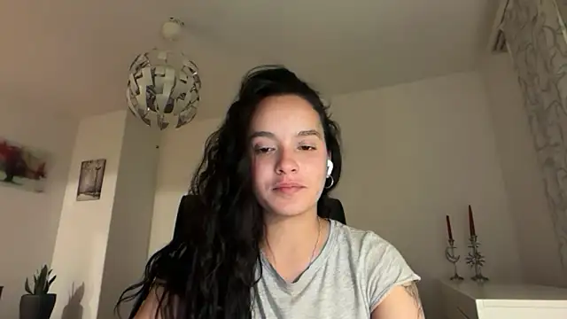 Snapshot of Maia_Park chatting on April 15, 2026, 9:48 pm Maia Park online show from April 15, 2026, 9:48 pm
