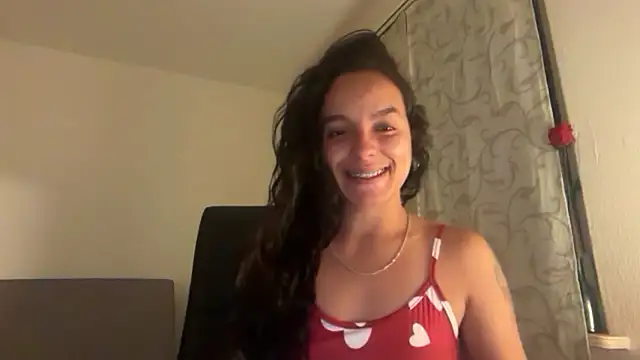 Snapshot of Maia_Park chatting on May 3, 2026, 8:34 pm Maia Park online show from May 3, 2026, 8:34 pm