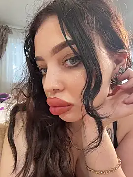 Hannah xBaby online show from November 22, 2025, 10:14 am