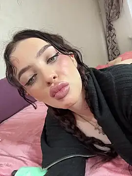 Hannah xBaby online show from November 27, 2025, 8:37 am