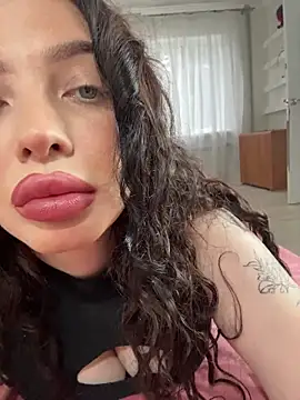 Hannah xBaby online show from November 24, 2025, 10:48 am