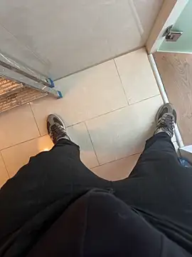 Snapshot of Mrdim26 chatting on December 18, 2025, 12:09 pm Mrdim26 online show from December 18, 2025, 12:09 pm