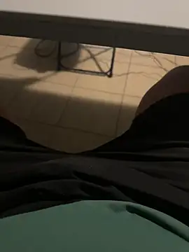 Snapshot of Mrdim26 chatting on September 14, 2025, 5:24 pm Mrdim26 online show from September 14, 2025, 5:24 pm