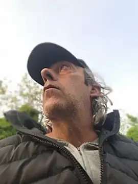 Snapshot of bi_dare chatting on April 10, 2026, 5:20 pm bi dare online show from April 10, 2026, 5:20 pm