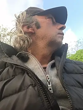 Snapshot of bi_dare chatting on April 7, 2026, 5:04 pm bi dare online show from April 7, 2026, 5:04 pm