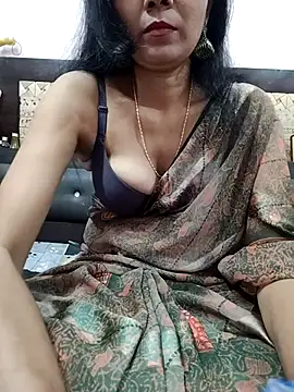 Yourhotsweetgirl online show from November 9, 2025, 3:49 pm