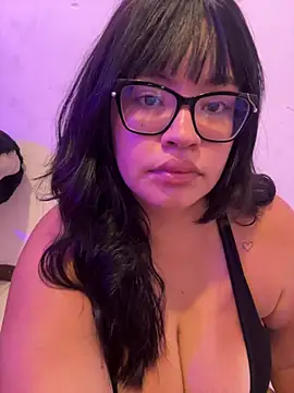 Snapshot of Emily_Taylor2 chatting on April 24, 2026, 2:02 am Emily Taylor2 online show from April 24, 2026, 2:02 am
