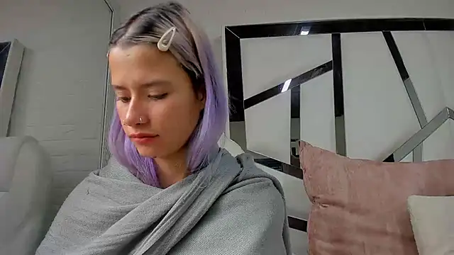 barbieambar online show from September 18, 2025, 1:03 pm