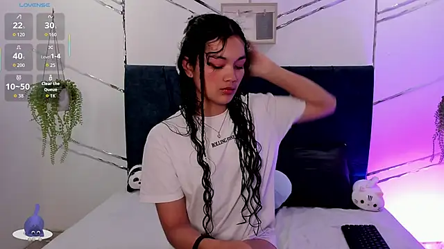 Snapshot of Camilla_Miller01 chatting on November 7, 2025, 2:43 pm Camilla Miller01 online show from November 7, 2025, 2:43 pm