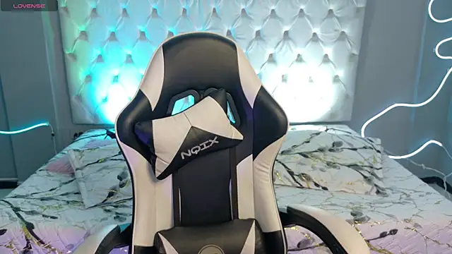 Megan  cole1 online show from October 10, 2025, 3:51 am