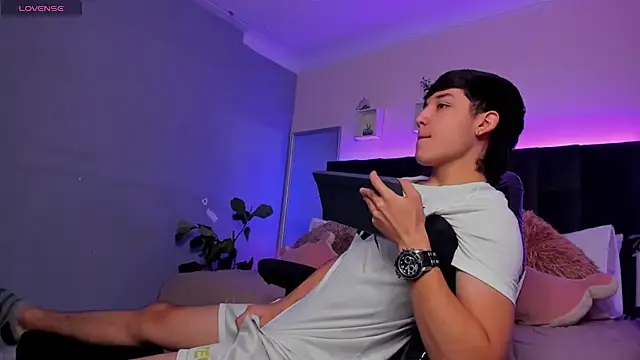 Ares di martin online show from December 2, 2025, 1:46 pm