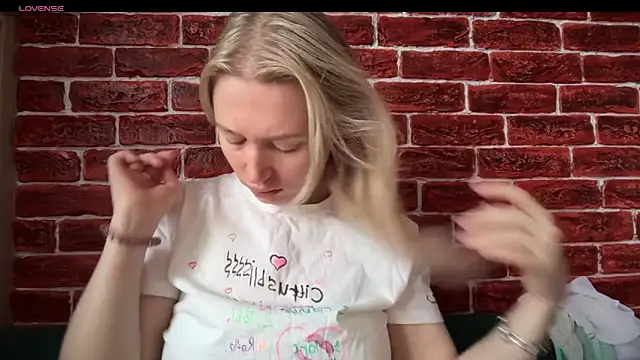 Snapshot of CitrusBlissss chatting on November 6, 2025, 2:59 am CitrusBlissss online show from November 6, 2025, 2:59 am