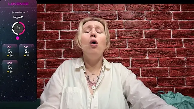 Snapshot of CitrusBlissss chatting on November 4, 2025, 2:43 pm CitrusBlissss online show from November 4, 2025, 2:43 pm