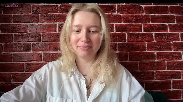 Snapshot of CitrusBlissss chatting on November 4, 2025, 2:37 am CitrusBlissss online show from November 4, 2025, 2:37 am