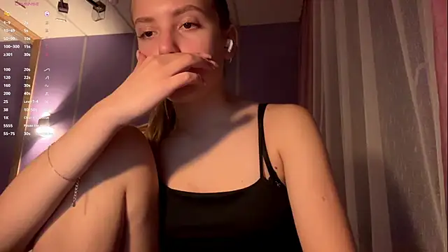 Snapshot of LinaMoonBlessed chatting on December 20, 2025, 11:35 am LinaMoonBlessed online show from December 20, 2025, 11:35 am