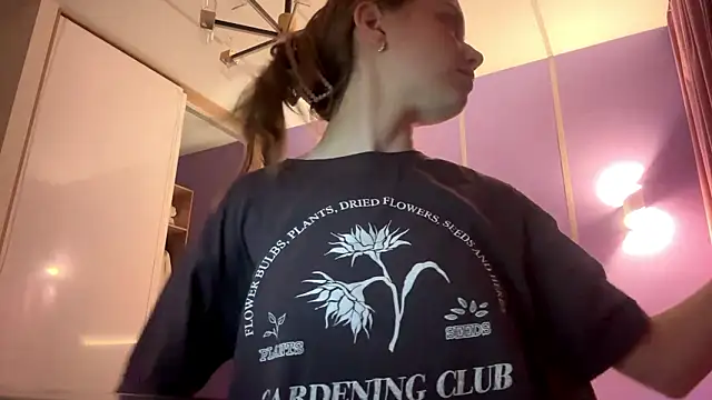 Snapshot of LinaMoonBlessed chatting on March 22, 2026, 11:45 am LinaMoonBlessed online show from March 22, 2026, 11:45 am