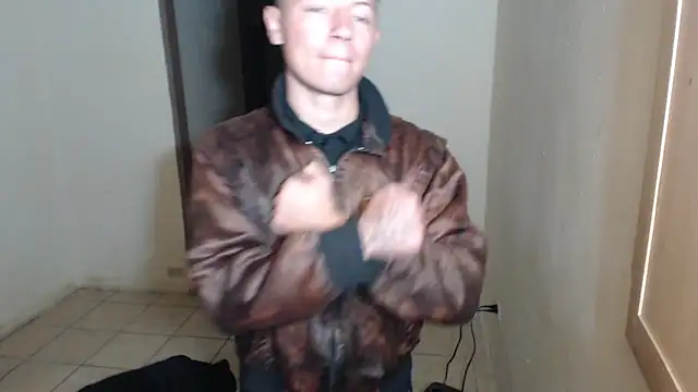 Snapshot of BlondZilla chatting on December 19, 2025, 1:35 pm BlondZilla online show from December 19, 2025, 1:35 pm