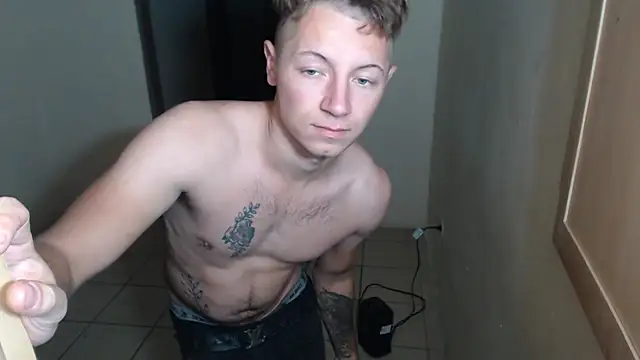 Snapshot of BlondZilla chatting on December 18, 2025, 8:08 am BlondZilla online show from December 18, 2025, 8:08 am