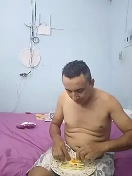 miroqui143 online show from November 11, 2025, 12:16 am