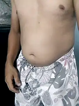 miroqui143 online show from November 12, 2025, 12:26 am