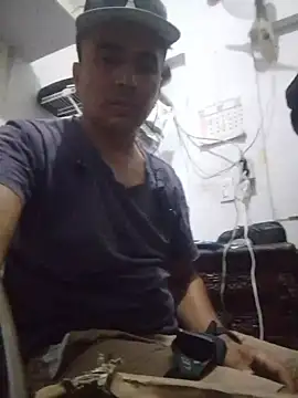 miroqui143 online show from November 14, 2025, 2:21 pm