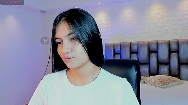 Snapshot of AidaJones chatting on April 10, 2026, 12:01 pm AidaJones online show from April 10, 2026, 12:01 pm