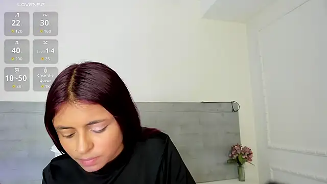 Snapshot of sunnyWhitee chatting on June 18, 2026, 7:19 pm sunnyWhitee online show from June 18, 2026, 7:19 pm