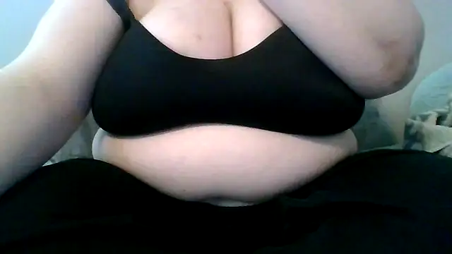 Snapshot of sarahcakes223 chatting on April 30, 2026, 10:36 pm sarahcakes223 online show from April 30, 2026, 10:36 pm