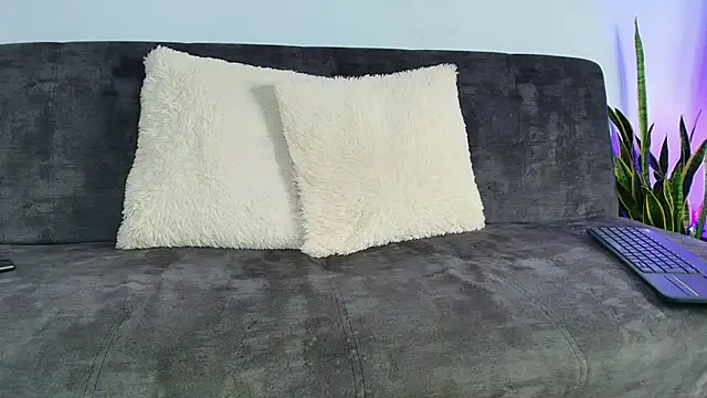 Snapshot of IsaXander743 chatting on November 14, 2025, 2:21 pm IsaXander743 online show from November 14, 2025, 2:21 pm