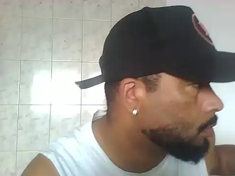 Snapshot of OliveiraSeven chatting on May 9, 2026, 1:58 pm OliveiraSeven online show from May 9, 2026, 1:58 pm