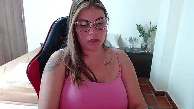 Secret Bella online show from November 1, 2025, 8:14 pm