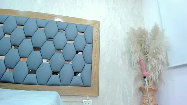 Snapshot of crystal_sm chatting on December 2, 2025, 3:07 am crystal sm online show from December 2, 2025, 3:07 am