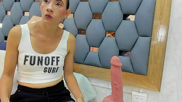 Snapshot of crystal_sm chatting on December 4, 2025, 3:16 am crystal sm online show from December 4, 2025, 3:16 am