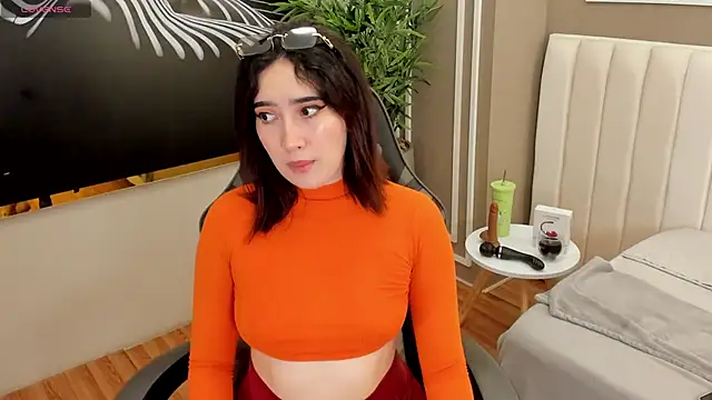 Skyyle  online show from March 28, 2026, 1:12 pm