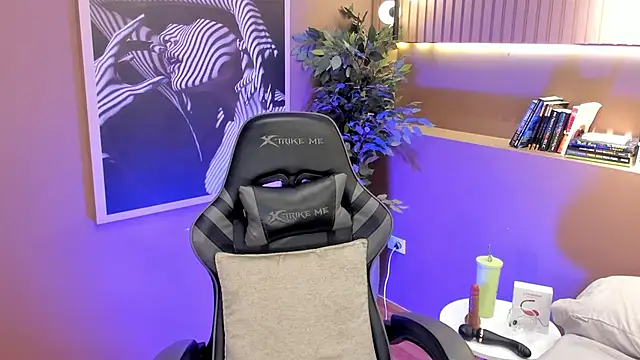 Skyyle  online show from March 29, 2026, 4:41 pm