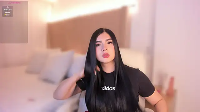 Snapshot of Sweety_Nicole_ chatting on June 21, 2026, 5:13 am Sweety Nicole online show from June 21, 2026, 5:13 am