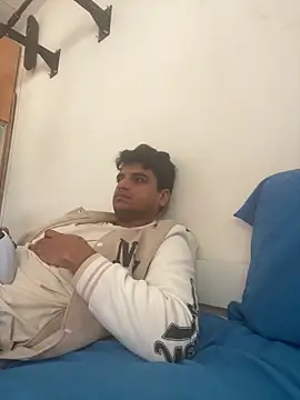 Snapshot of Noam7080z chatting on February 4, 2026, 11:27 am Noam7080z online show from February 4, 2026, 11:27 am