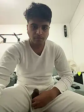 Snapshot of Noam7080z chatting on January 15, 2026, 10:35 pm Noam7080z online show from January 15, 2026, 10:35 pm