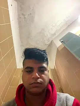 Snapshot of Noam7080z chatting on January 7, 2026, 7:35 am Noam7080z online show from January 7, 2026, 7:35 am