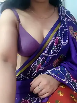 Snapshot of roshni_agrawal0 chatting on April 5, 2026, 8:32 am roshni agrawal0 online show from April 5, 2026, 8:32 am