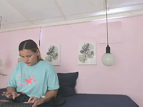 Snapshot of Lady_miss___ chatting on October 6, 2025, 12:06 pm Lady miss online show from October 6, 2025, 12:06 pm