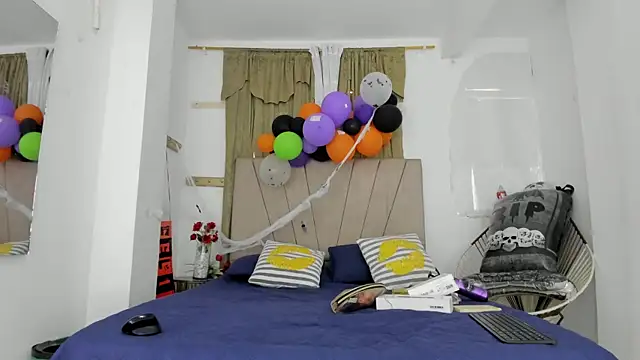 Snapshot of Lady_miss___ chatting on October 28, 2025, 1:10 pm Lady miss online show from October 28, 2025, 1:10 pm