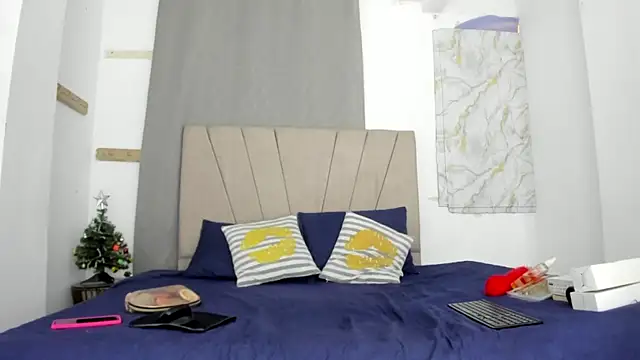 Snapshot of Lady_miss___ chatting on December 16, 2025, 12:31 pm Lady miss online show from December 16, 2025, 12:31 pm