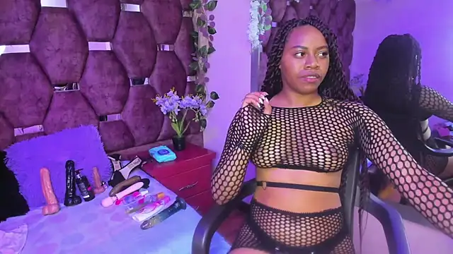 Thiana Taylor online show from October 27, 2025, 7:37 pm