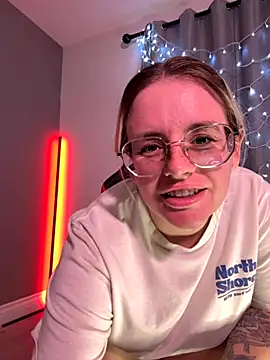 Snapshot of Charlies_world chatting on December 3, 2025, 5:56 pm Charlies world online show from December 3, 2025, 5:56 pm