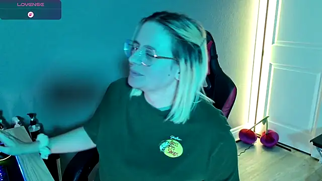 Snapshot of Charlies_world chatting on October 28, 2025, 7:24 pm Charlies world online show from October 28, 2025, 7:24 pm