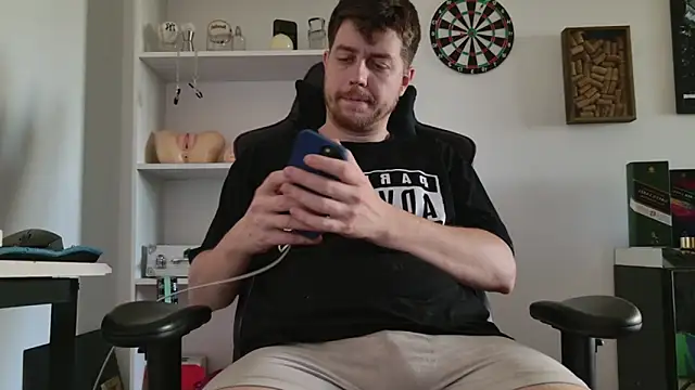 aaron nvk online show from February 4, 2026, 9:21 pm