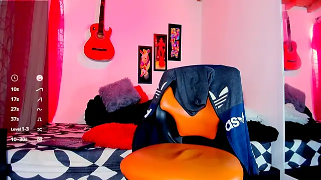 Issabella Davinci online show from September 23, 2025, 6:04 pm