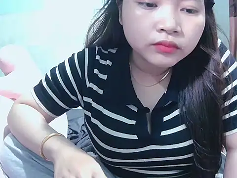 Lily3322 online show from September 28, 2025, 3:19 pm